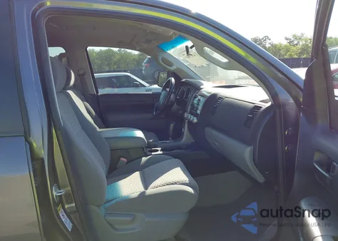 2011 Toyota Tundra Grade 4.6L V8 z USA, uszkodzony, nr VIN 5TFRM5F16BX034267